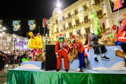 Tras un 2021 en blanco, los Reyes Magos regresaron a Almería con su tradicional Cabalgata.