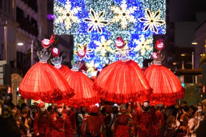 Luces y mucho color para recibir a los Reyes Magos en Almería capital.