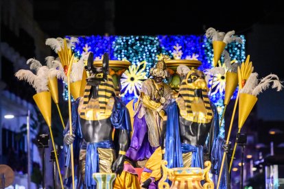 Los Reyes participaron en una Cabalgata con 400 metros más de recorrido.