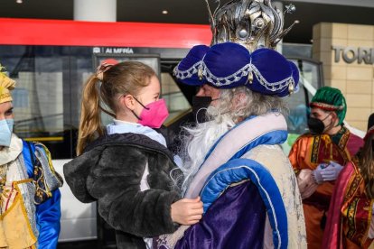 Llevando su magia y su ilusión al Hospital Universitario Torrecárdenas y a la Residencia Santa Teresa Jornet en la capital.