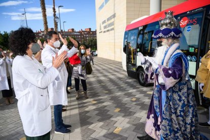 Llevando su magia y su ilusión al Hospital Universitario Torrecárdenas y a la Residencia Santa Teresa Jornet en la capital.