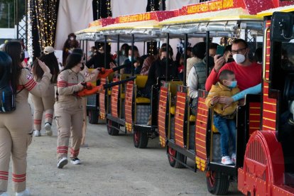 Cientos de vicarios disfrutaron de la cabalgata estática de Vícar.