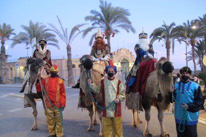 Sus Majestades a su llegada a Vera.
