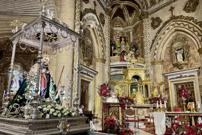 La Virgen del Mar, en sus andas antes de salir hacia Torregarcía.