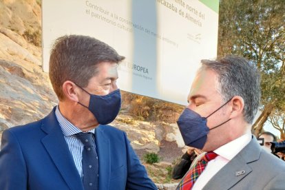 Juan Marín y Elías Bendodo.