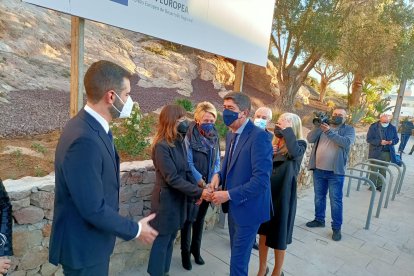 El vicepresidente Juan Marín saluda a su llegada a los allí presentes.
