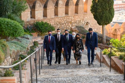 Llegada de los dirigentes políticos a la milenaria fortaleza.
