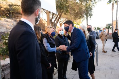 Juan Marín, vicepresidente de la Junta, saluda a Eloísa Cabrera, delegada de Fomento, Infraestructuras, Ordenación del Territorio, Cultura y Patrimonio Histórico en Almería.