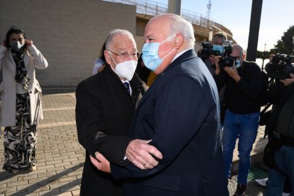 Amat en el recibimiento a Jesús Aguirre, consejero de Salud y Familias.