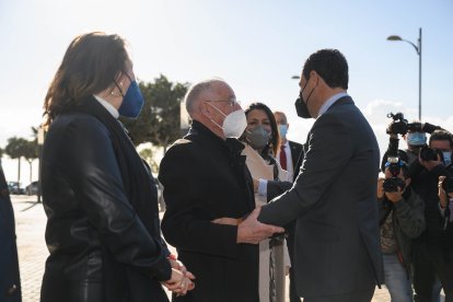 Llegada de Juanma Moreno.