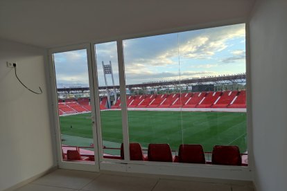 Así se ve el fútbol desde los nuevos palcos del Mediterráneo.