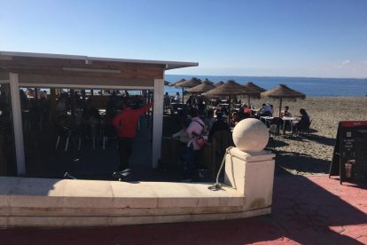 Los chiringuitos de playa, como en pleno verano.