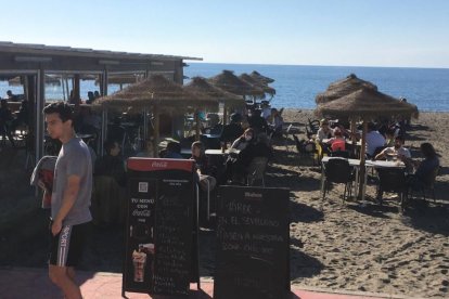 En manga corta y pantalón corto en pleno mes de enero.