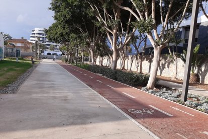 Los callejones de las urbanizaciones se han aprovechado para hacer carriles bici.