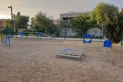 Interior del parque canino de la Urba.