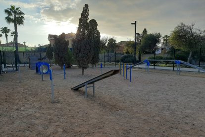 Interior del parque canino de la Urba.