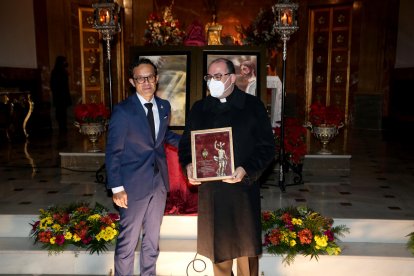 Agradecimiento a José Juan Alarcón, párroco de San Agustín, en cuya iglesia se llevó a cabo la presentación del cartel.