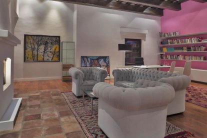 Bonito salón en la vivienda.