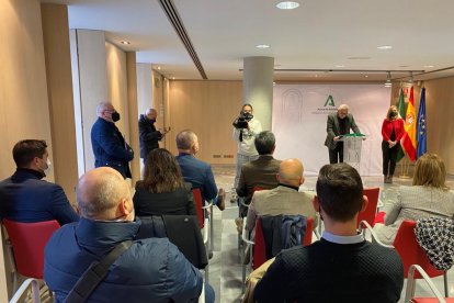 La Junta presenta el nuevo programa de empleo y formación.