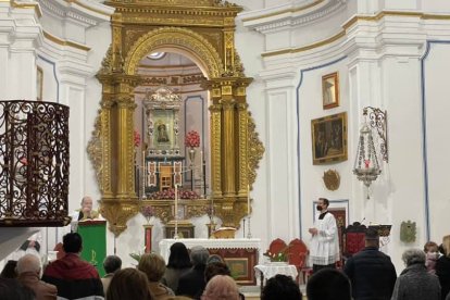 La solemne Santa Misa fue predicada por don Francisco José Parra Moreo, sacerdote murciano devoto de la Pequeñica que peregrinó con algunos amigos.