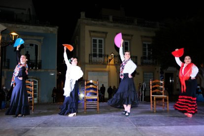 Las zapatillas de danza dejaron paso al taconeo del flamenco.