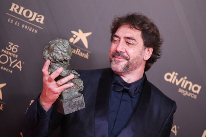 Javier Bardem posa con el Goya a mejor actor protagonista.