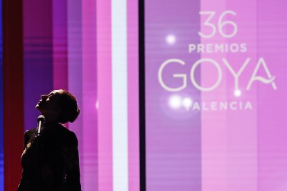 La cantante Luz Casal durante su actuación.