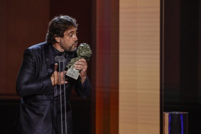 Javier Bardem recibe el Goya a la mejor interpretación.