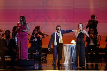 C. Tangana y Rita Payés durante su actuación.