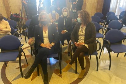 Representantes políticos entre los asistentes.