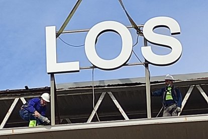 El letrero de 2004 se ha desmontadso.