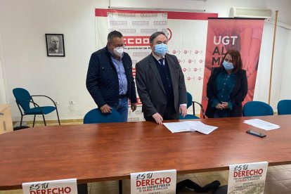 Rafael Salazar, en el centro, representante de Izquierda Unida.