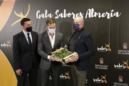 Tomates Casi para obsequiar al Bisbal