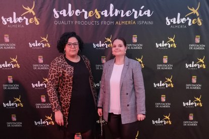 María Isabel López, alcaldesa de Turre (derecha).