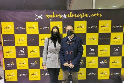 Pedro Ridao, alcalde de Antas, con su mujer.