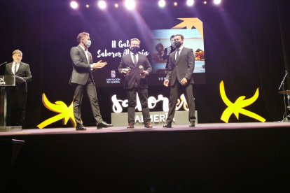 Antonio Carmona recogió la distinción para Espacio Toni García.