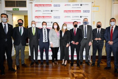 Autoridades, consejeras, patrocinadores y staff de LA VOZ.