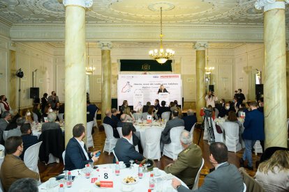 Un momento del desayuno-coloquio celebrado en el Salón Noble del Círculo Mercantil.
