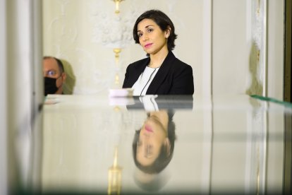 Lola González, atenta al desarrollo del desayuno-coloquio.