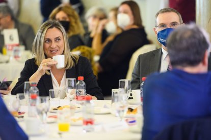 Marifrán Carazo, muy sonriente durante la presentación que realizó Carmen Crespo.