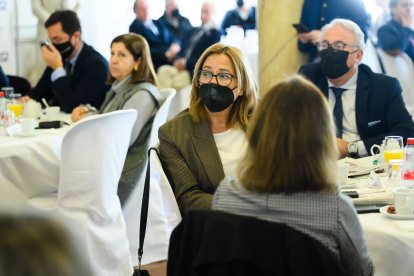 Esperanza Pérez, alcaldesa de Níjar, junto a Jesús Caicedo, presidente de la Autoridad Portuaria de Almería.