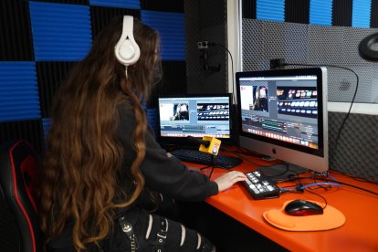 Las instalaciones permiten trabajar en aspectos del audiovisual como el doblaje.