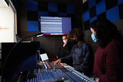 EISO cuenta con mesas analógicas y digitales.