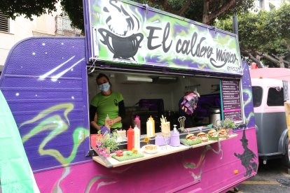 Hamburguesas de todas las clases en El Caldero Mágico.