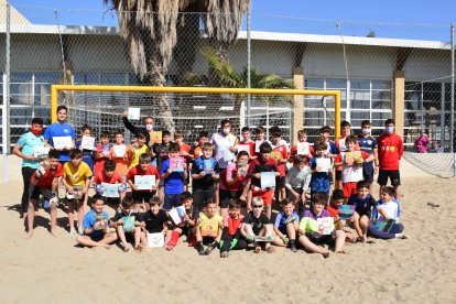 Foto de familia de la III Dona Beach Soccer.