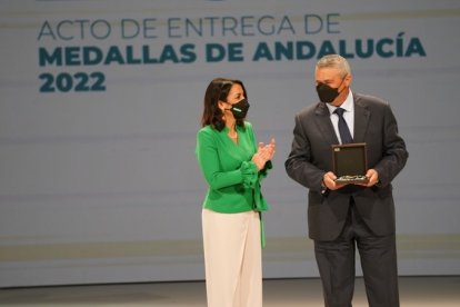 La Fundación internacional Aproni, Medalla de Solidaridad y Concordia.