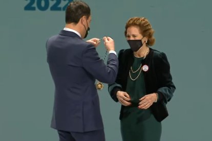 La fundadora y presidenta de Andex, María Luisa Guardiola Domínguez, Medalla de la Solidaridad y Concordia.