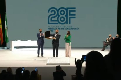 Hijo predilecto de Andalucía al cantautor y compositor Alejandro Sanz.