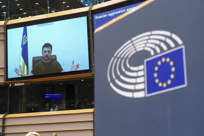 El presidente ucraniano interviene en el Consejo Europeo, donde ha recibido un aplauso generalizado.