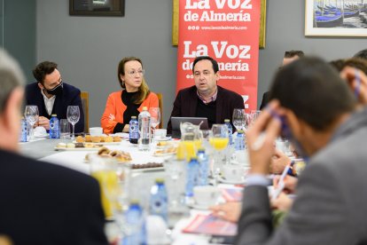 Juan García, vicerrector de Posgrado, Empleabilidad y Relaciones con Empresas e Instituciones de la UAL, al comienzo del desayuno.